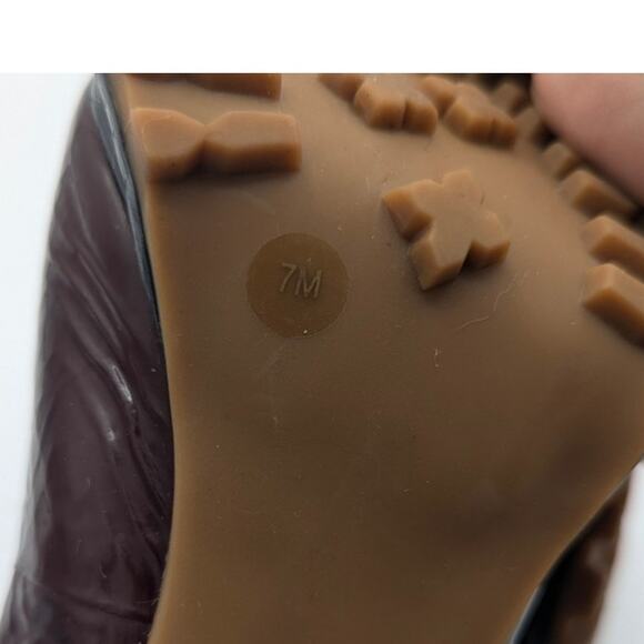 Tory Burch Leanne Burgundy Oxblood Patent Leather Emblem Stacked Heel Lug Sole 7 - Picture 10 of 12